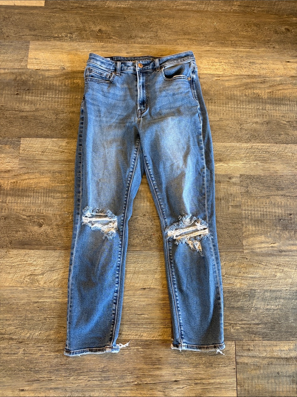 American Eagle Outfitters High-Rise Distressed Blue Jeans